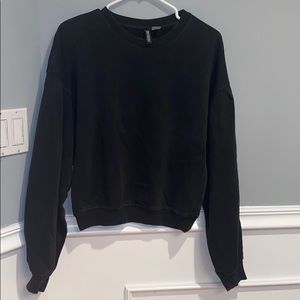 Trendy cropped sweatshirt